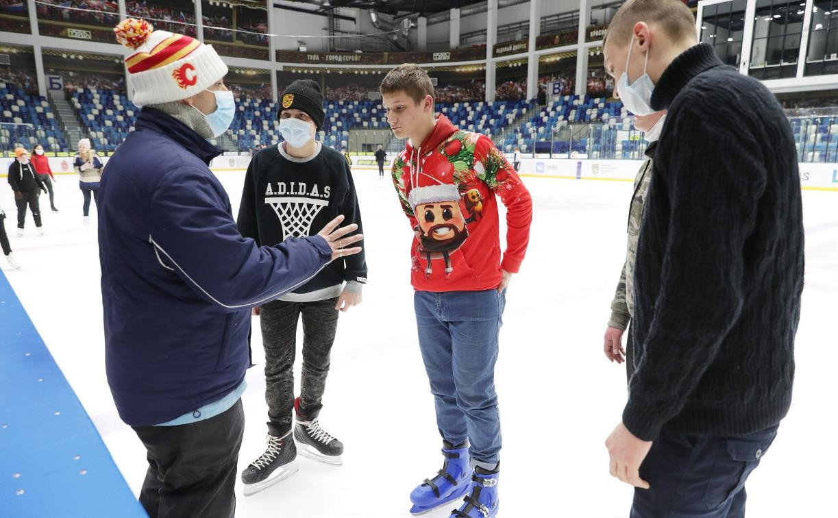 Юные хоккеисты из поселка Бородинский посетили Ледовый дворец
