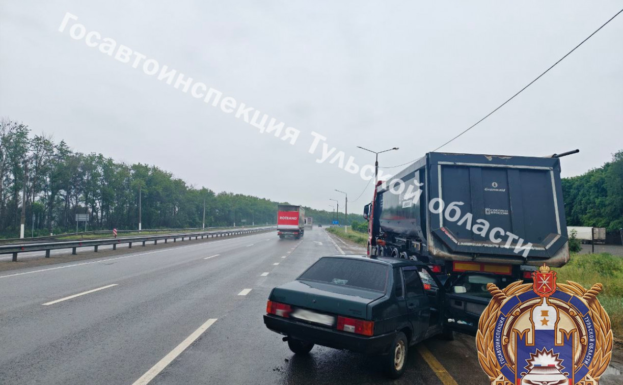 Под Веневом «девяносто девятая» залетела под полуприцеп