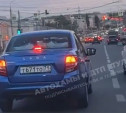 Lada Granta с неадекватной манерой вождения промчала по улице в Туле