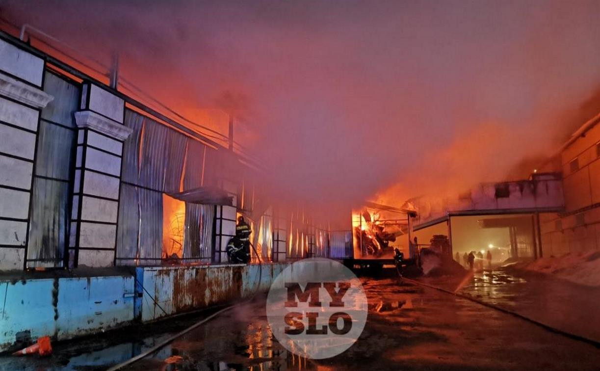 Пожар на складе в Туле тушили шесть часов