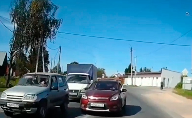 В Туле водитель встал на пути нарушителя ПДД