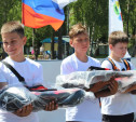 Юным спортсменам из Суворова подарили хоккейную экипировку