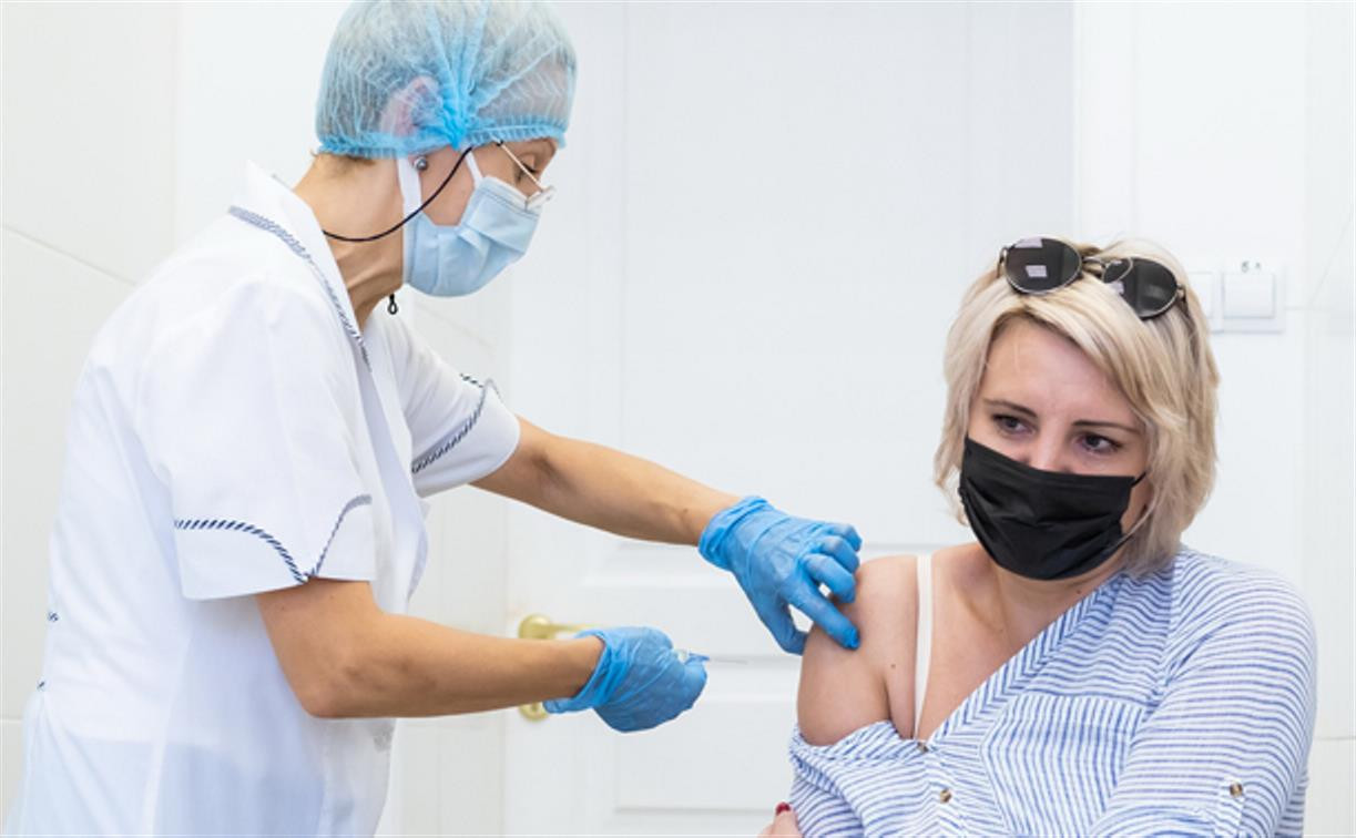 Симптомы коронавируса «Дельта», вакцина Pfizer в России и получение медотвода: 17 вопросов эпидемиологу
