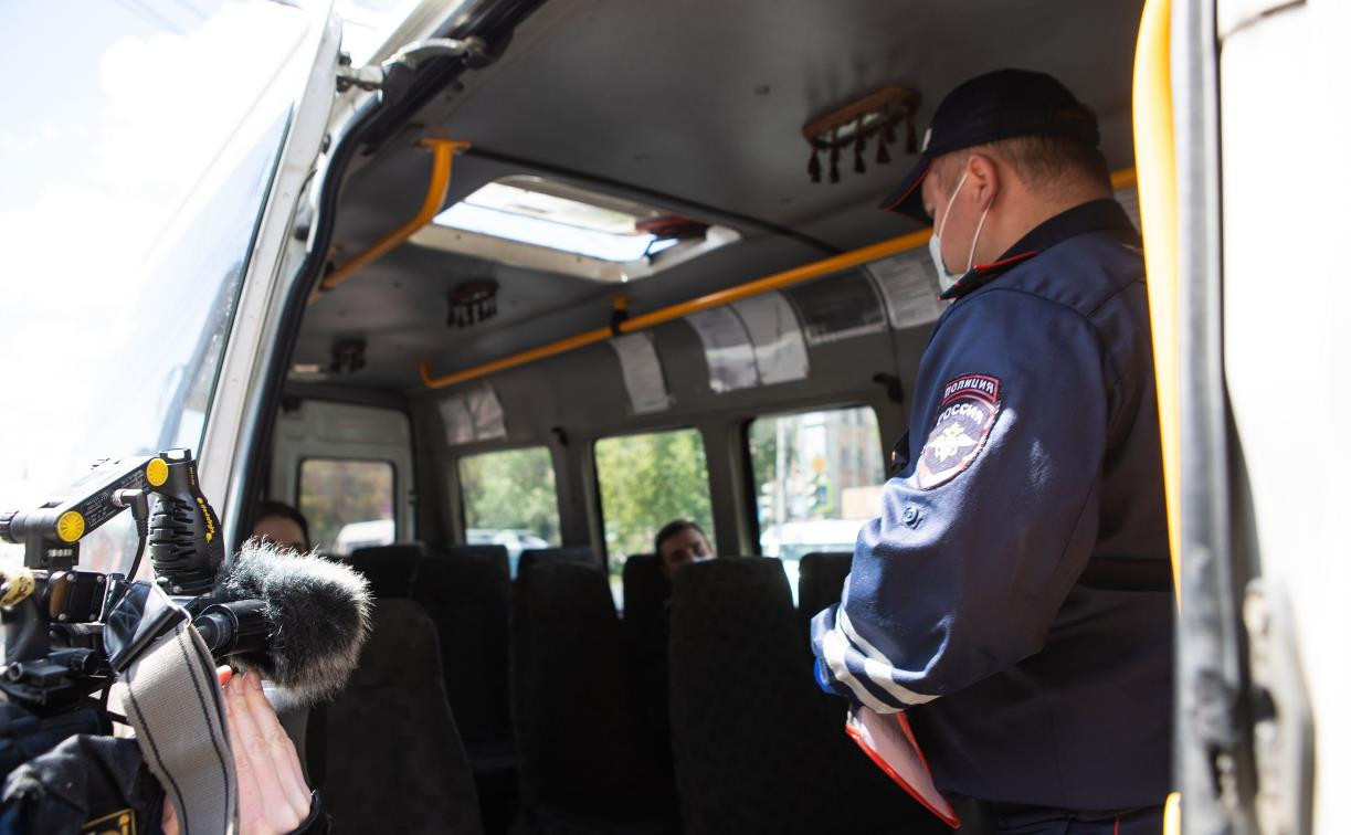 Полицейский рейд в тульских маршрутках: на пассажиров без масок составляют протоколы