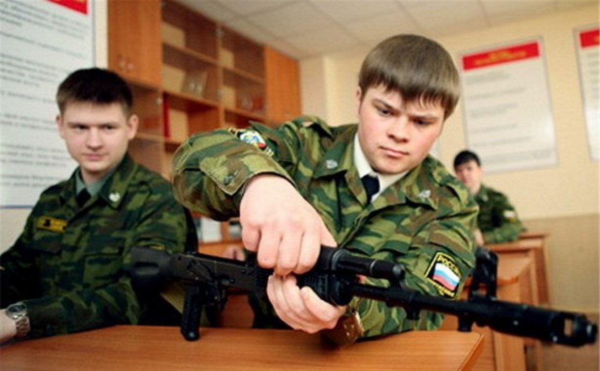 В школах хотят ввести уроки по подготовке к армии