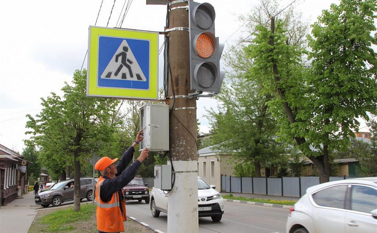 В Туле на перекрестке улиц Ф. Энгельса и Л. Толстого установили светофор