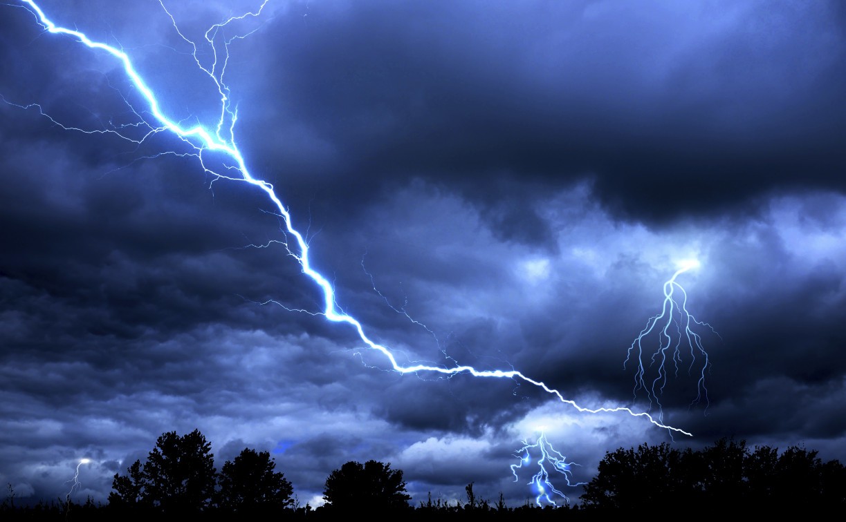Тульскую область вновь ждет гроза: объявлено метеопредупреждение