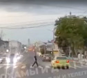 В центре Тулы пешеход «отважно» пошел на красный