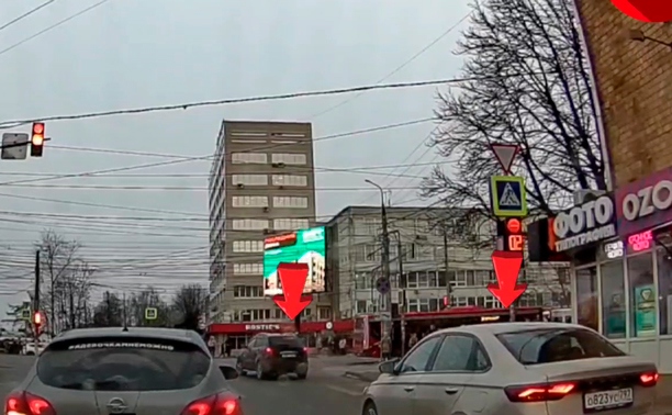 Водители не хотят правильно поворачивать и на ул. Н. Руднева в Туле