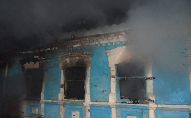 Из-за неосторожности жильцов в Суворовском районе загорелся жилой дом