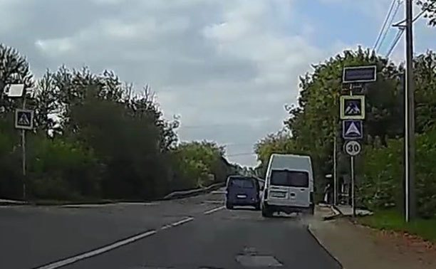 На ул. Скуратовской обочечник ускорился через остановку