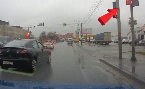 В Мясново встретили очень спешащего на заправку автомобилиста