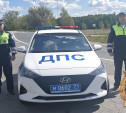 Тульские сотрудники ГАИ помогли семье потушить горящую Toyota на трассе М-4