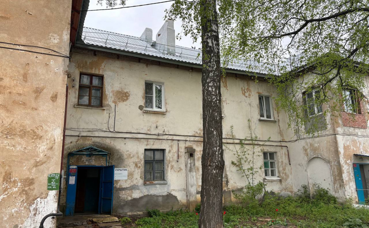 Ведро вместо канализации: в Советске два месяца фекалии сливаются в подвал многоквартирного дома