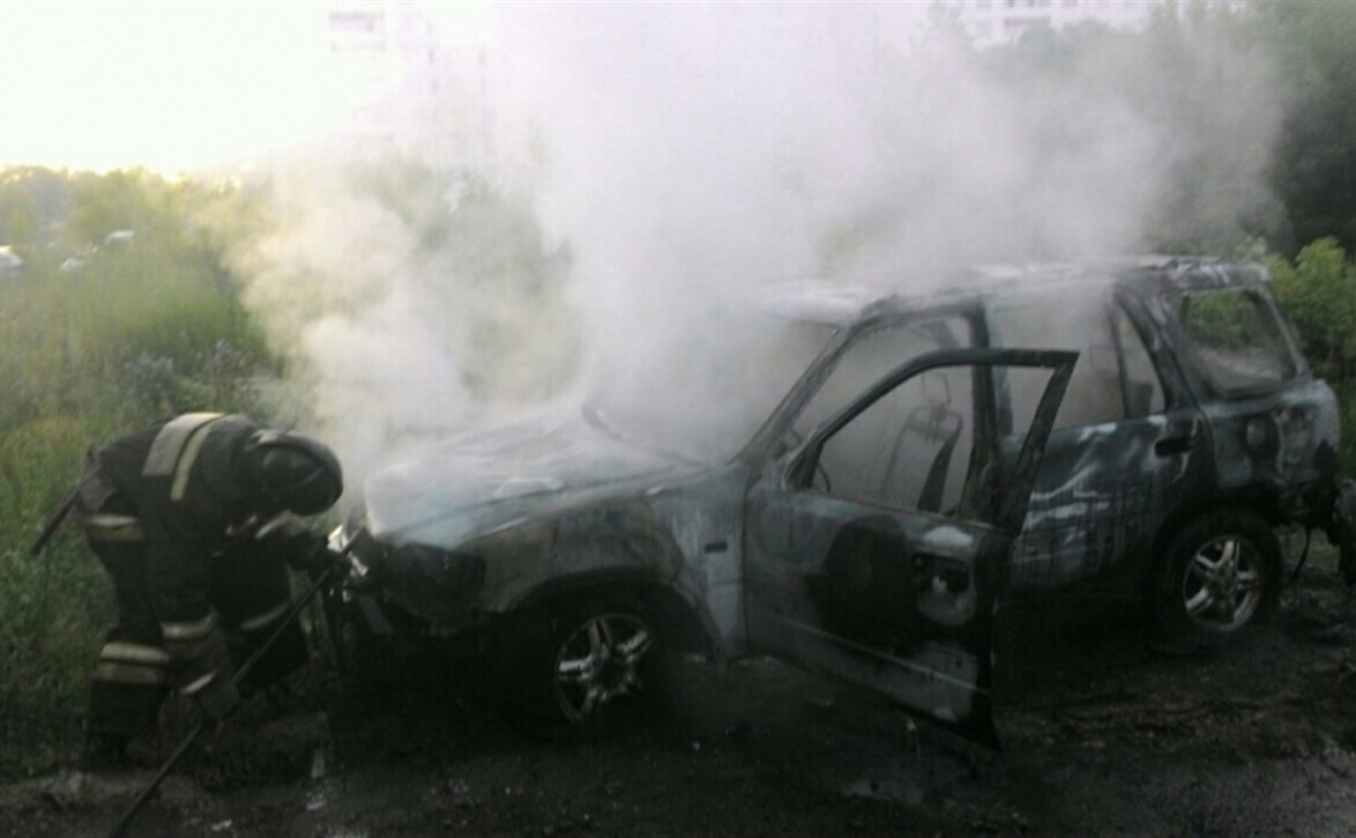 Утром в Туле сгорели два автомобиля