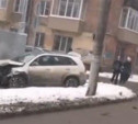 В Туле на ул. Тимирязева после ДТП иномарку выбросило на тротуар