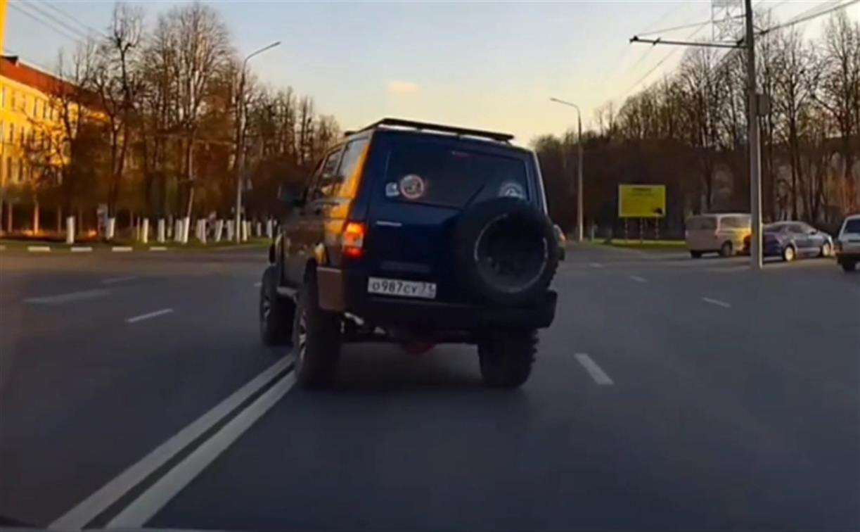 В Туле водитель внедорожника залихватски повернул через двойную сплошную