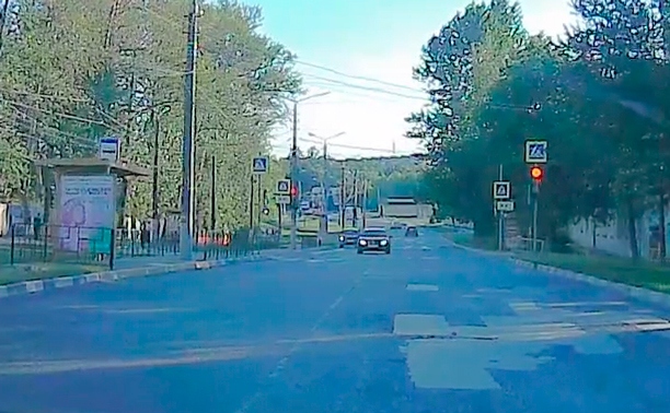 В Туле есть место, где водителям все равно на красный сигнал светофора