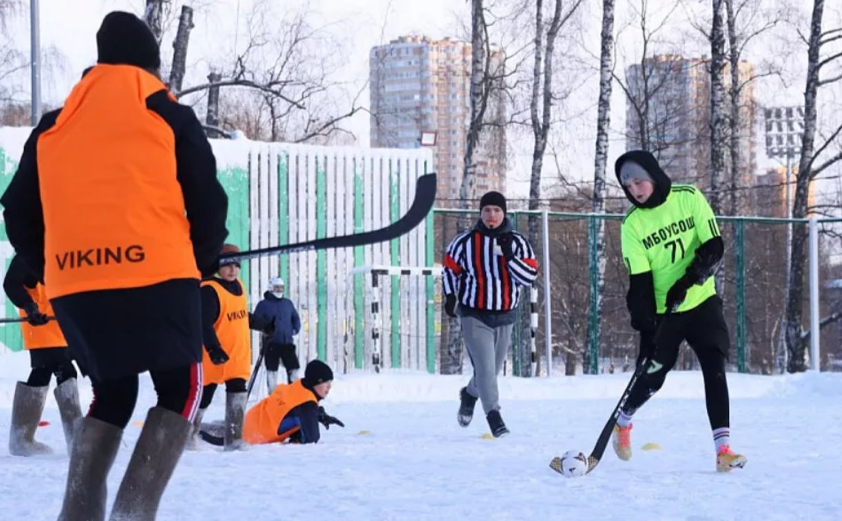 В Туле открылся турнир по хоккею в валенках