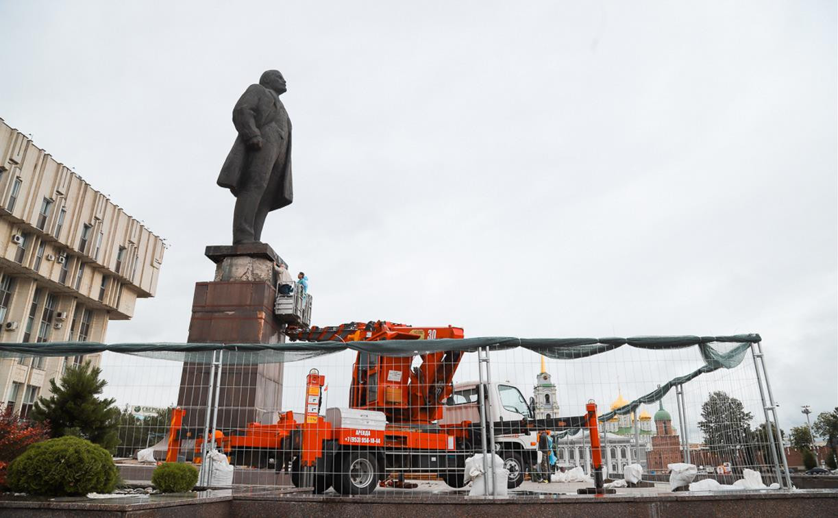 В Туле с постамента памятника Ленину сняли гранитные плиты 