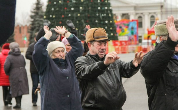 Туляки приняли участие в фитнес-разминке на площади Ленина
