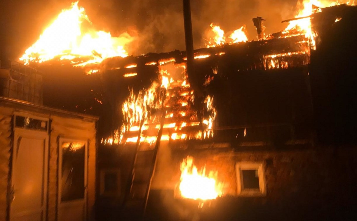 В Новомосковске сгорела баня: пострадали двое мужчин