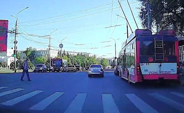 На пр. Ленина встретили бесстрашного пешехода