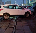 На ул. Коминтерна в Туле «Форд» врезался в припаркованный автомобиль