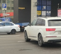 Audi лихо пролетела поперек проспекта Ленина в Туле