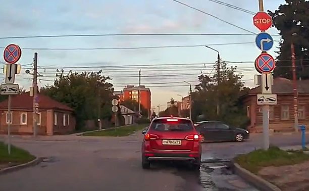 В Туле водителю можно было направо, а нужно — налево