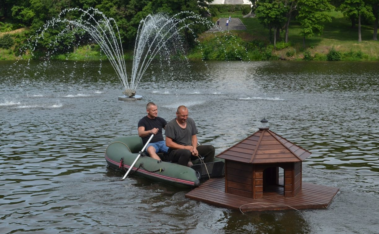 На городском пруду в Богородицке установили домики для уток