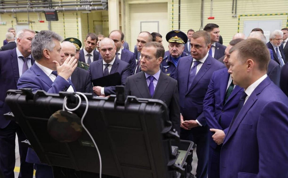 Дмитрий Медведев посетил оборонные предприятия Тулы