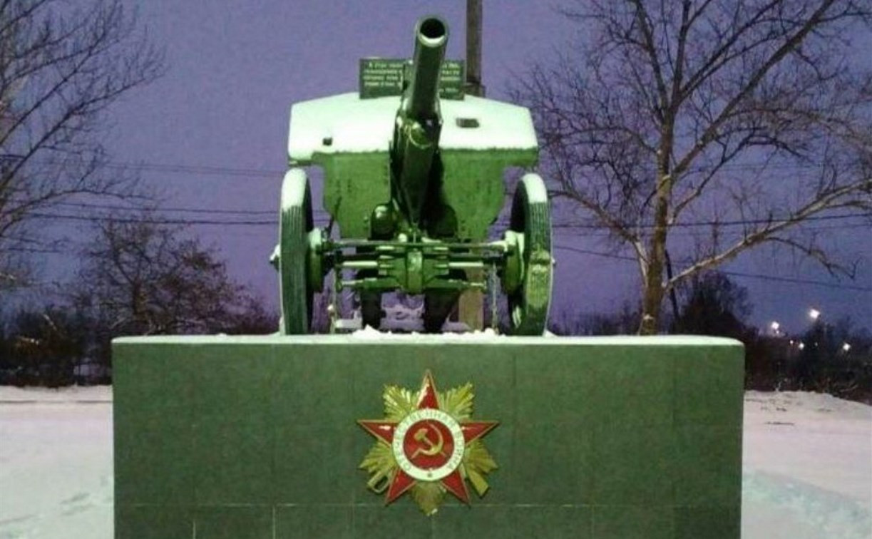 В Заречье на памятнике установили орден Отечественной войны
