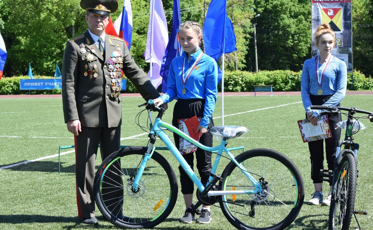 В Кимовске победители легкоатлетического забега получили велосипеды