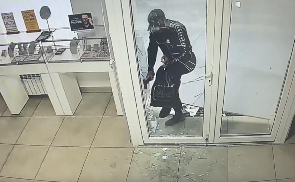 Вора, вынесшего ювелирный магазин в Туле, задержали в Ивановской области