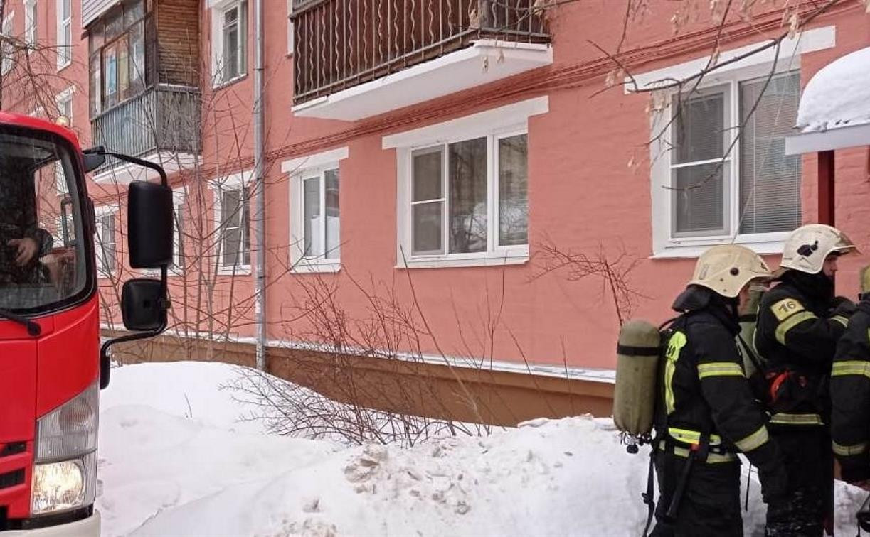 В Туле пожарные спасли из дома на ул. Первомайской пять человек 