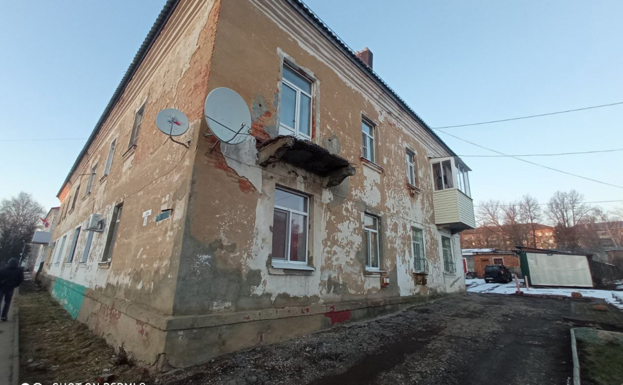 «Как после бомбёжки»: школьник из Болохово показал президенту аварийный дом, в котором живет