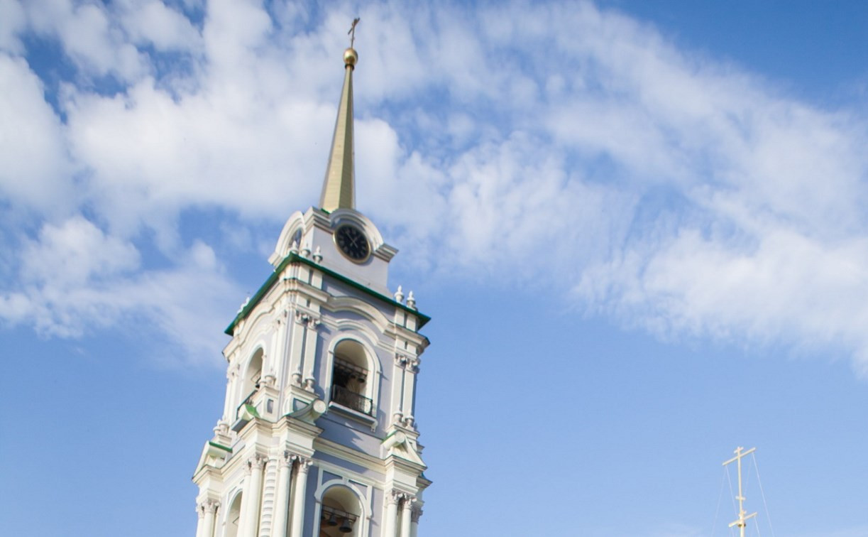 В часы на колокольне Тульского кремля попала молния