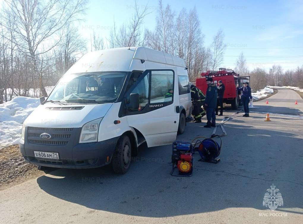 «В салоне зажаты пять человек»: тульские экстренные службы ликвидировали последствия условного массового ДТП