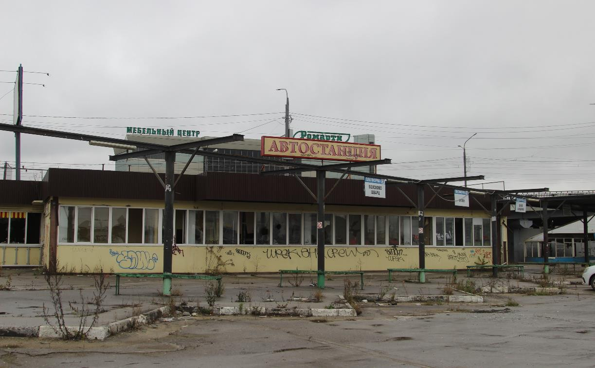 В Туле бывшая автостанция «Заречье» превращается в бомжатник. Фоторепортаж Myslo