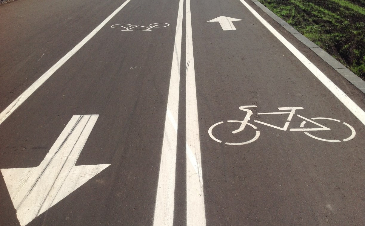 На автодорогах, проходящих через города и села, будут делать велодорожки