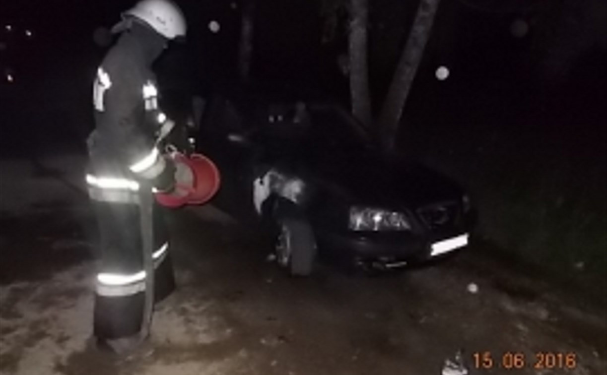 Ночью в Болохово загорелись два автомобиля