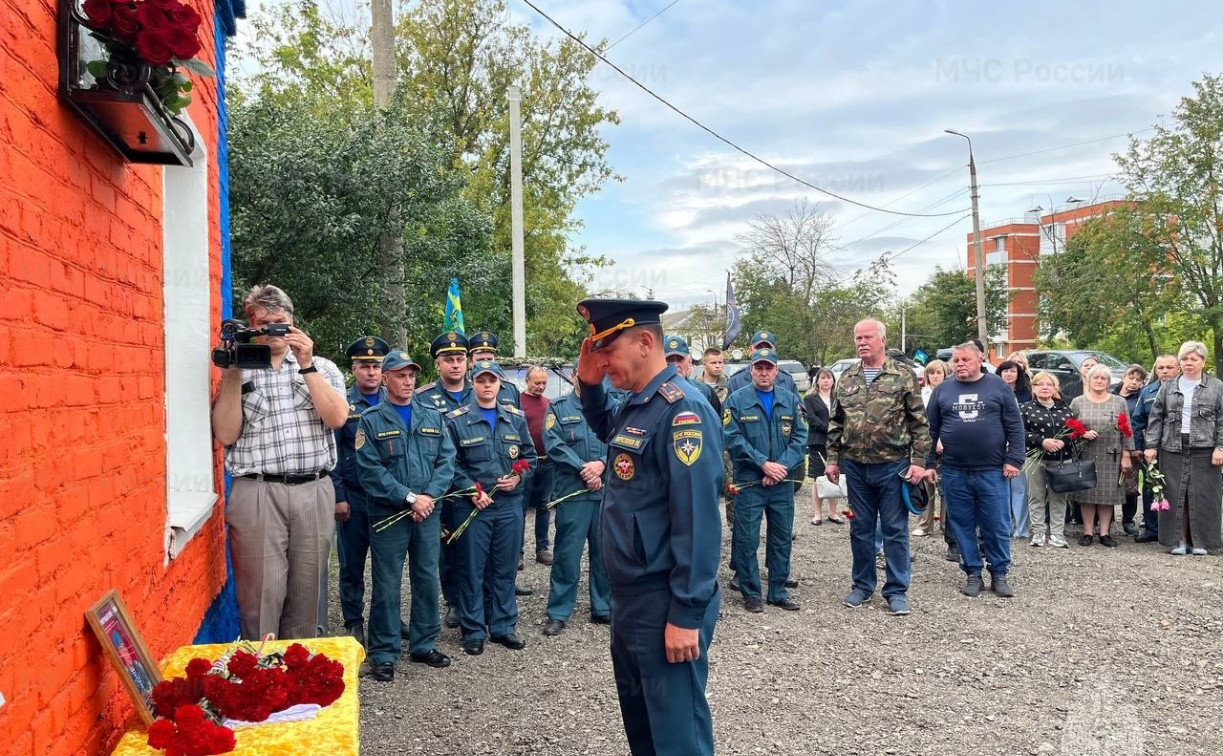 В Узловском районе спасатели почтили память коллеги, погибшего в зоне СВО