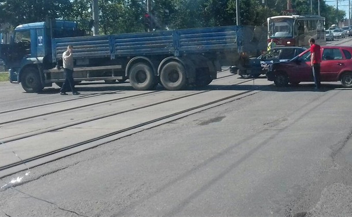 Из-за ДТП в Пролетарском районе Тулы образовалась пробка