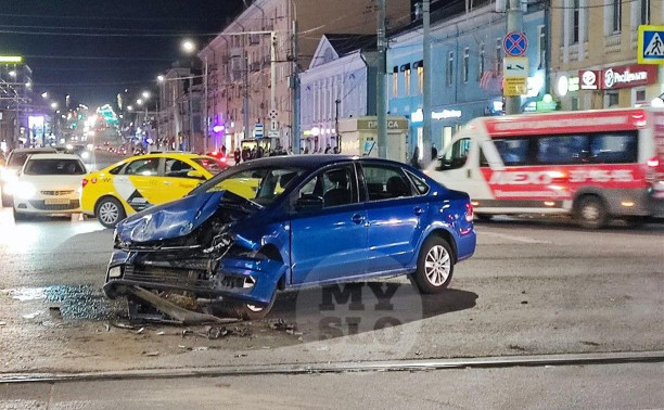 Момент ДТП с маршруткой в центре Тулы снял видеорегистратор