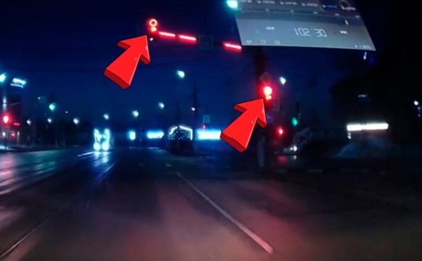 На ул. Советской трамвай и автобус проехали на красный