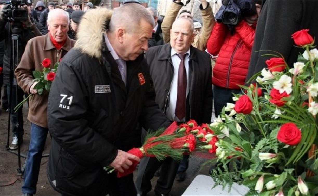 В Туле состоялось открытие мемориальной доски оружейнику Владимиру Рогожину