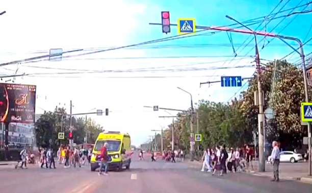 В Туле пешеходы не пожелали уступать дорогу «скорой»