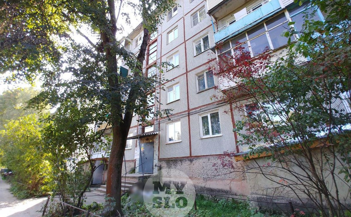 На ул. Тимирязева в Туле из окна четвертого этажа выпал мужчина