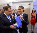 Дмитрию Медведеву подарили чехол для iPhone в виде тульского пряника